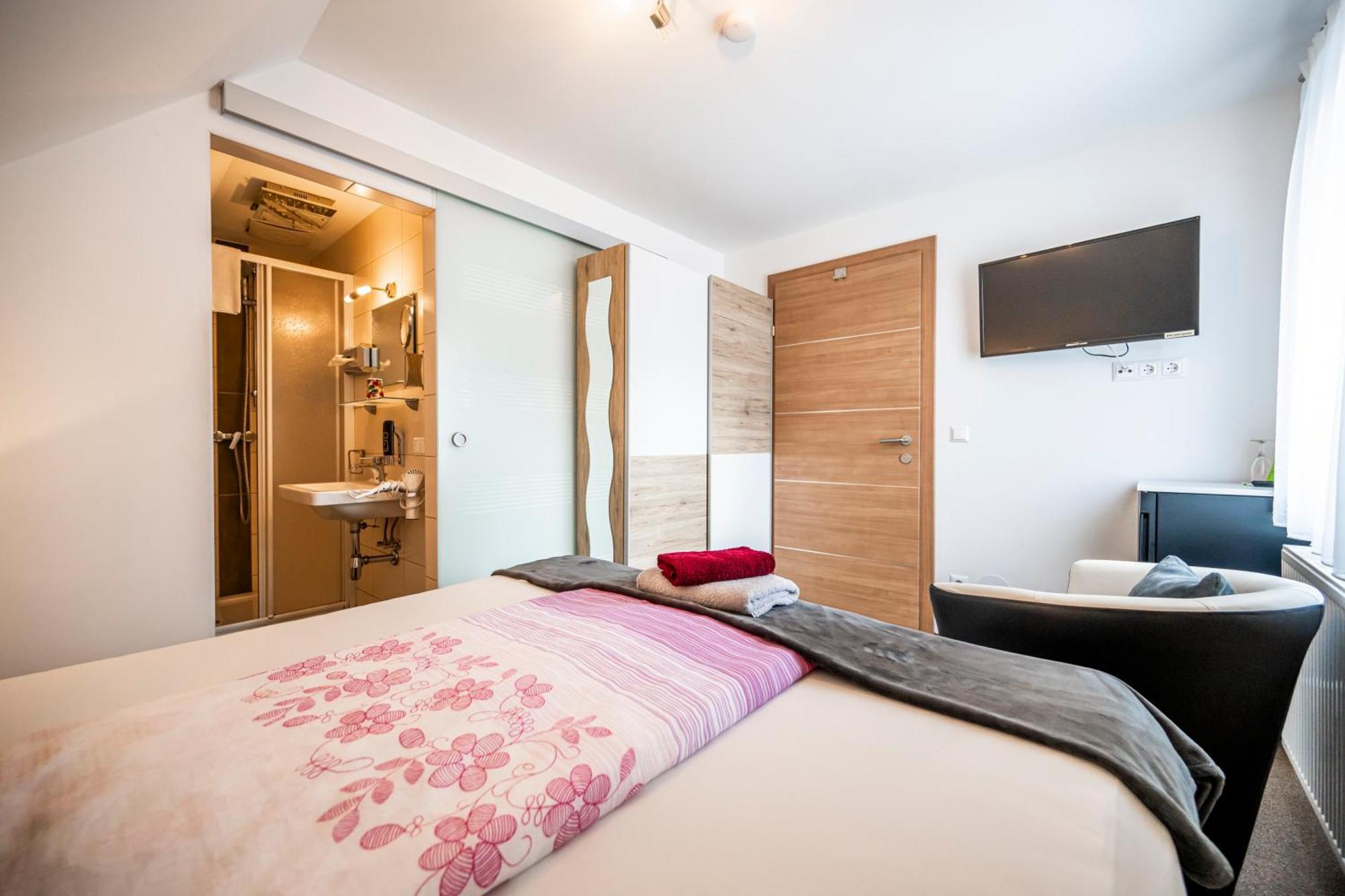 Die Schlafstube - Bed & Breakfast Zeltweg Kültér fotó